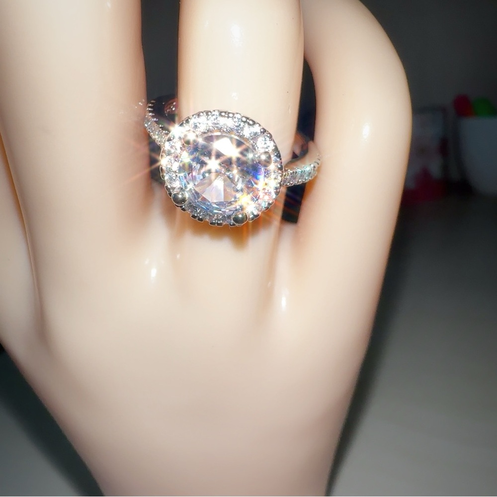 ✨ 1CT Diamond Simulant & Moissanite Halo Engagement Ring – Size 7 S925 Silver ✨ - Picture 4 of 4